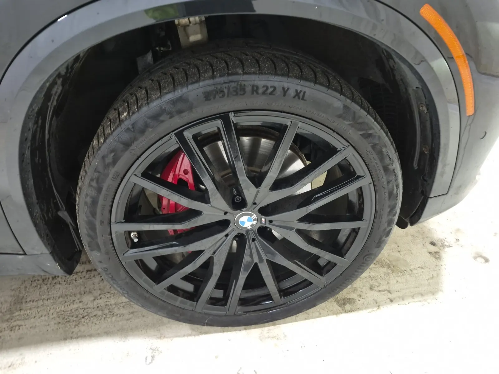 Right Front Wheel/Tire Photo