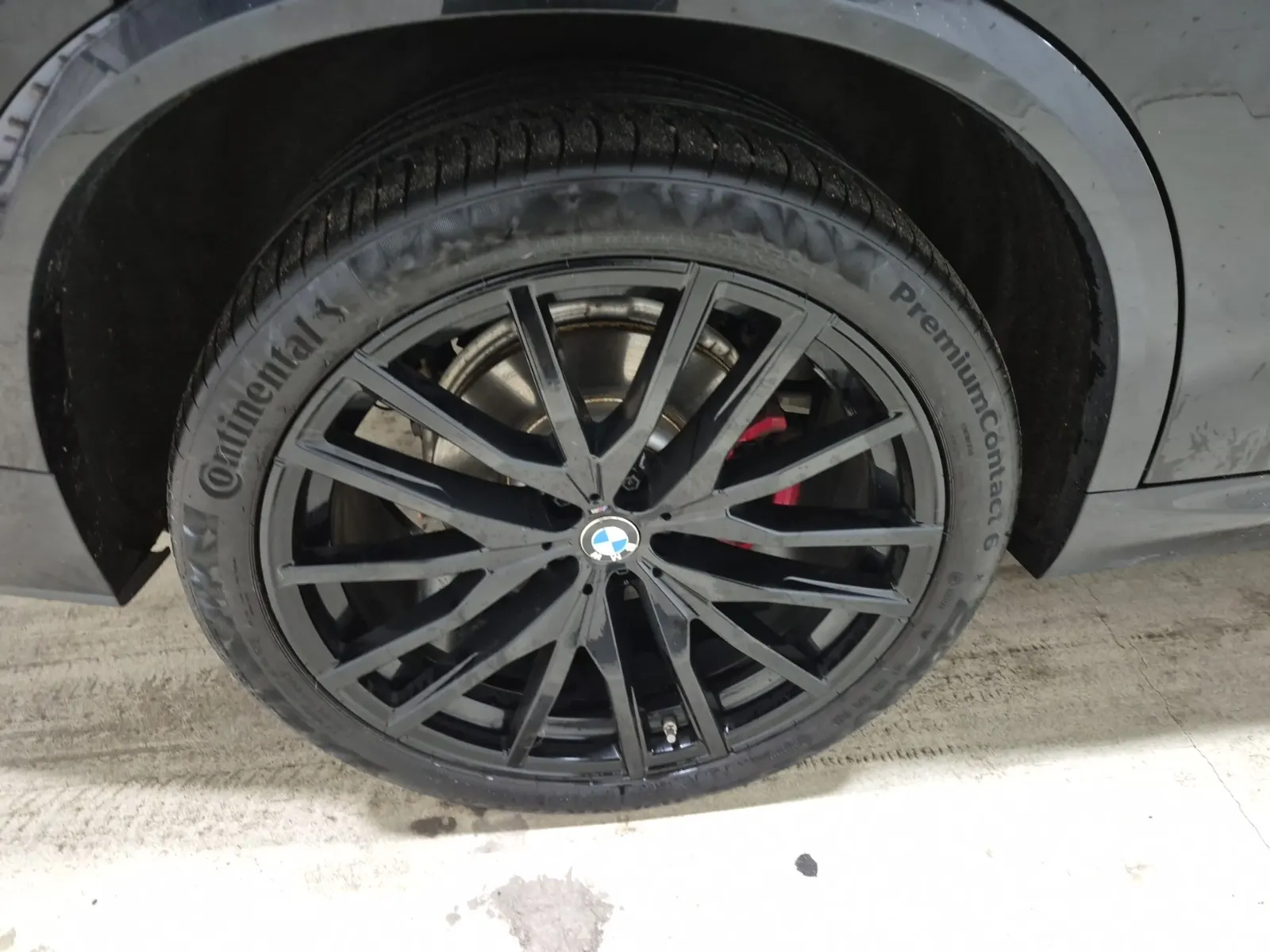 Right Rear Wheel/Tire Photo