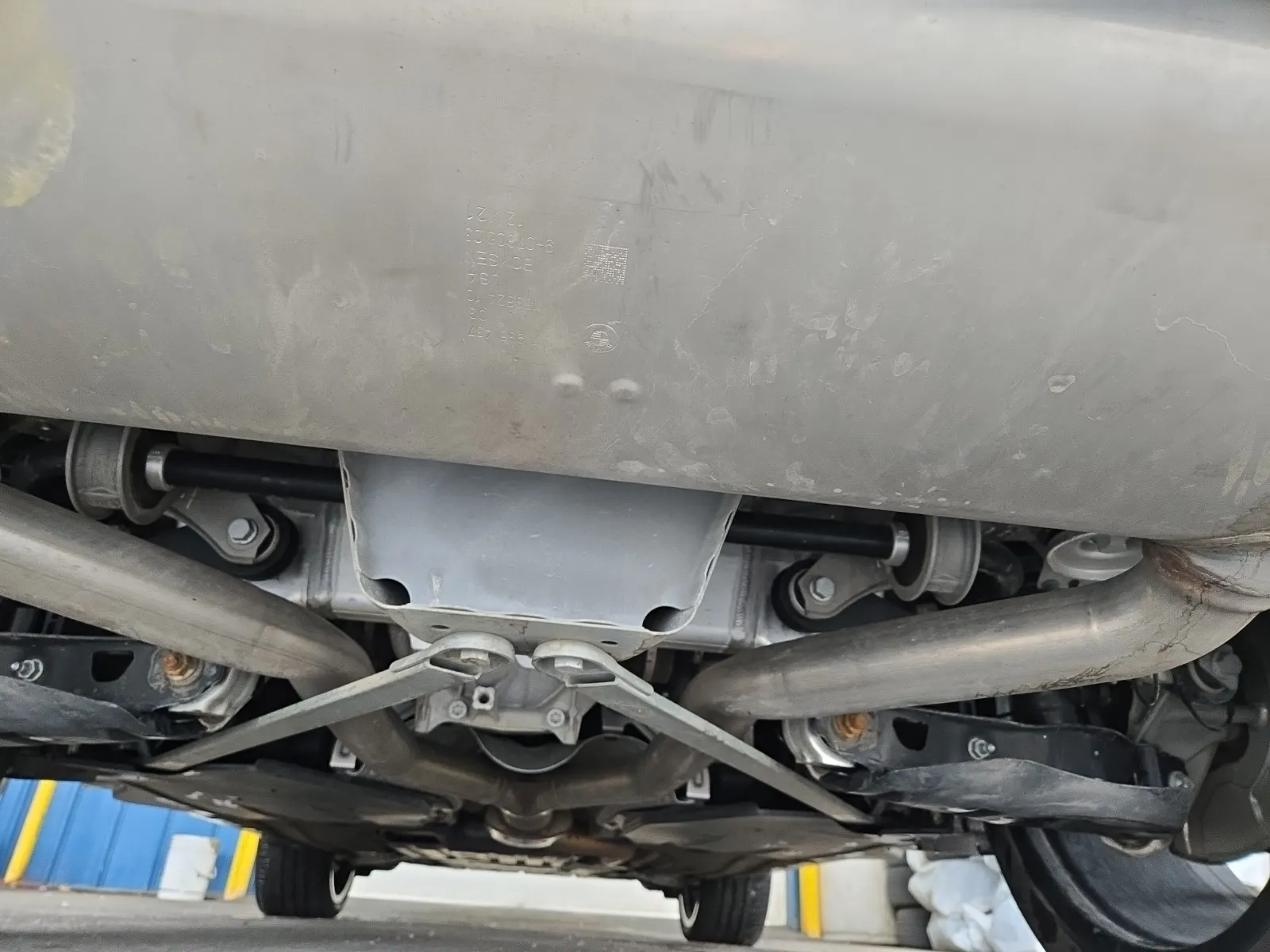 Undercarriage - Rear Photo