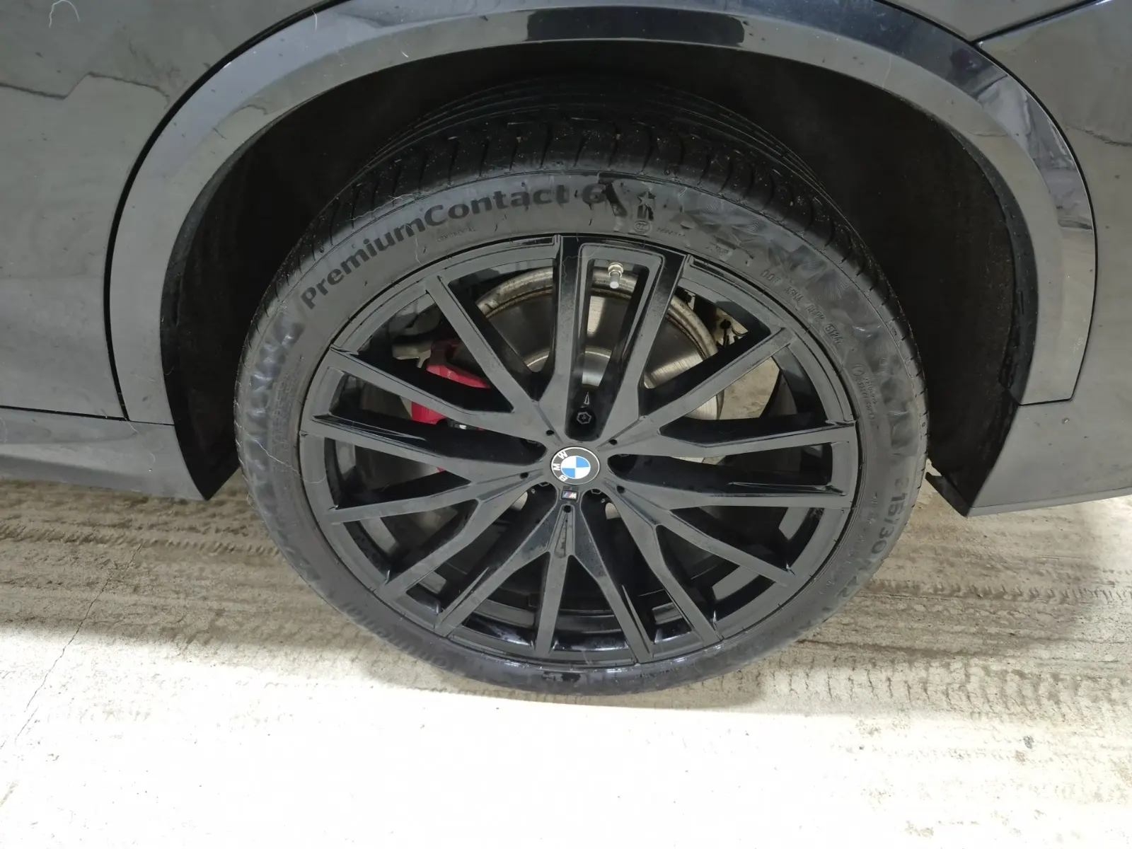 Left Rear Wheel/Tire Photo