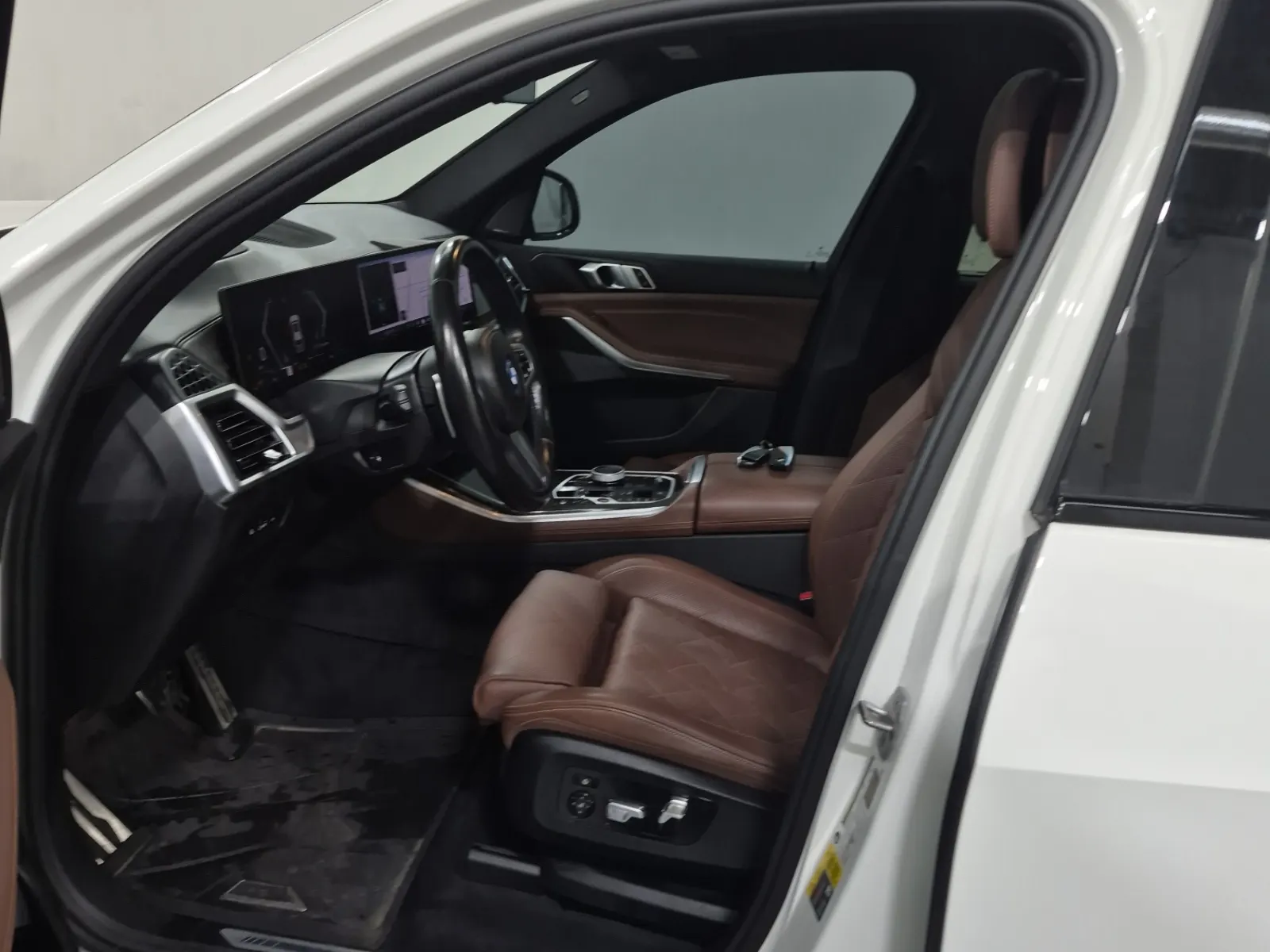 Front Interior Photo