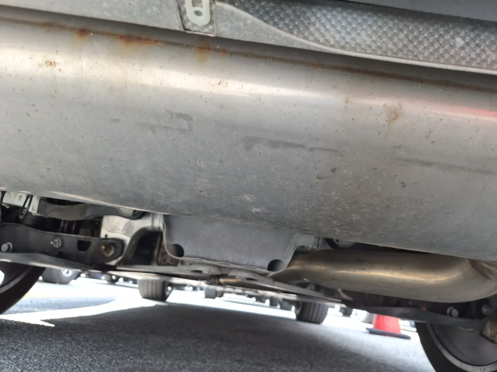 Undercarriage - Rear Photo