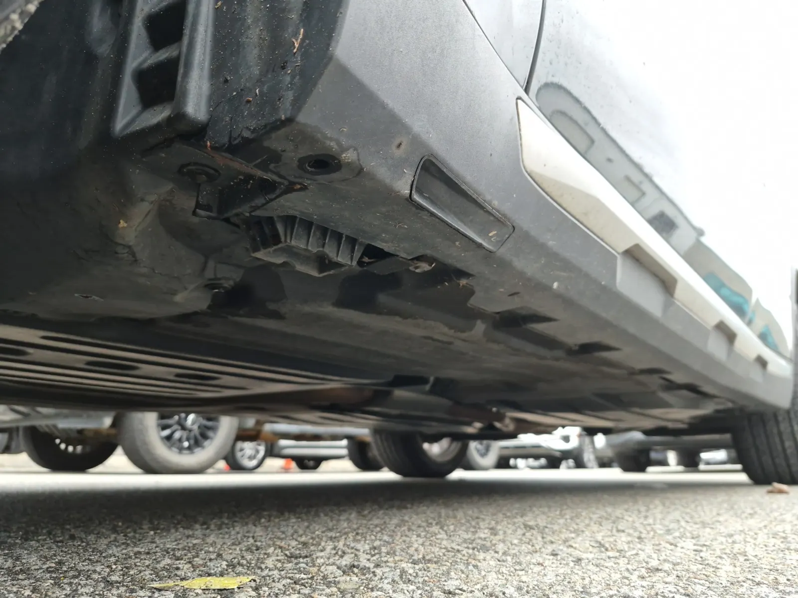 Undercarriage - Driver Photo