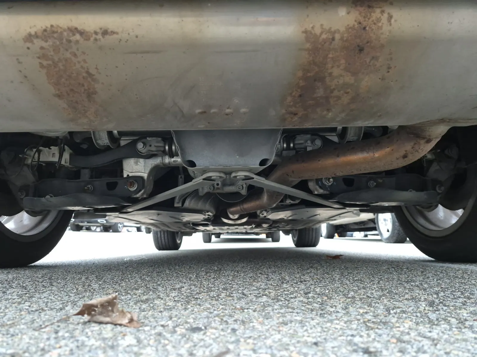 Undercarriage - Rear Photo