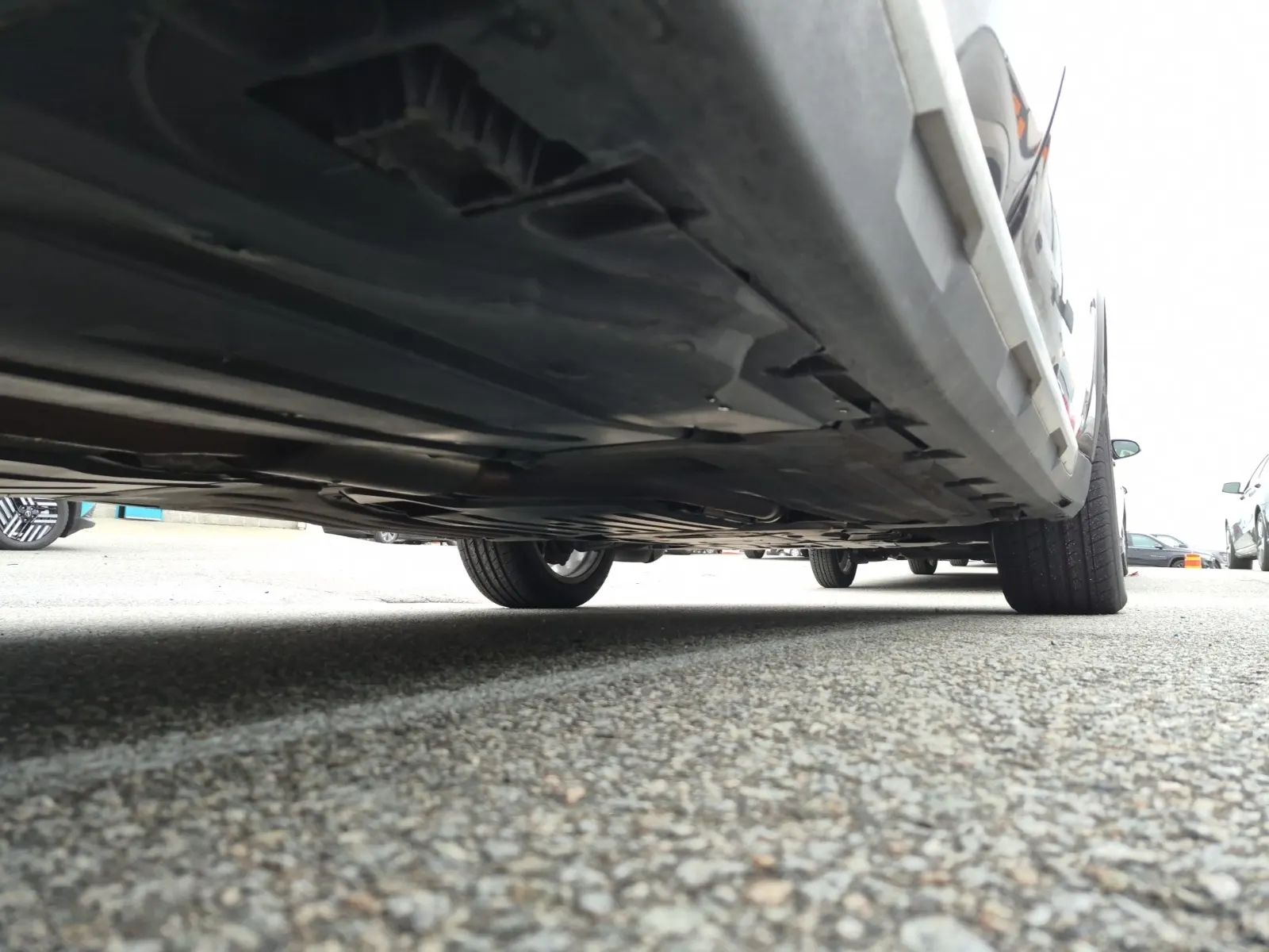 Undercarriage - Passenger Photo