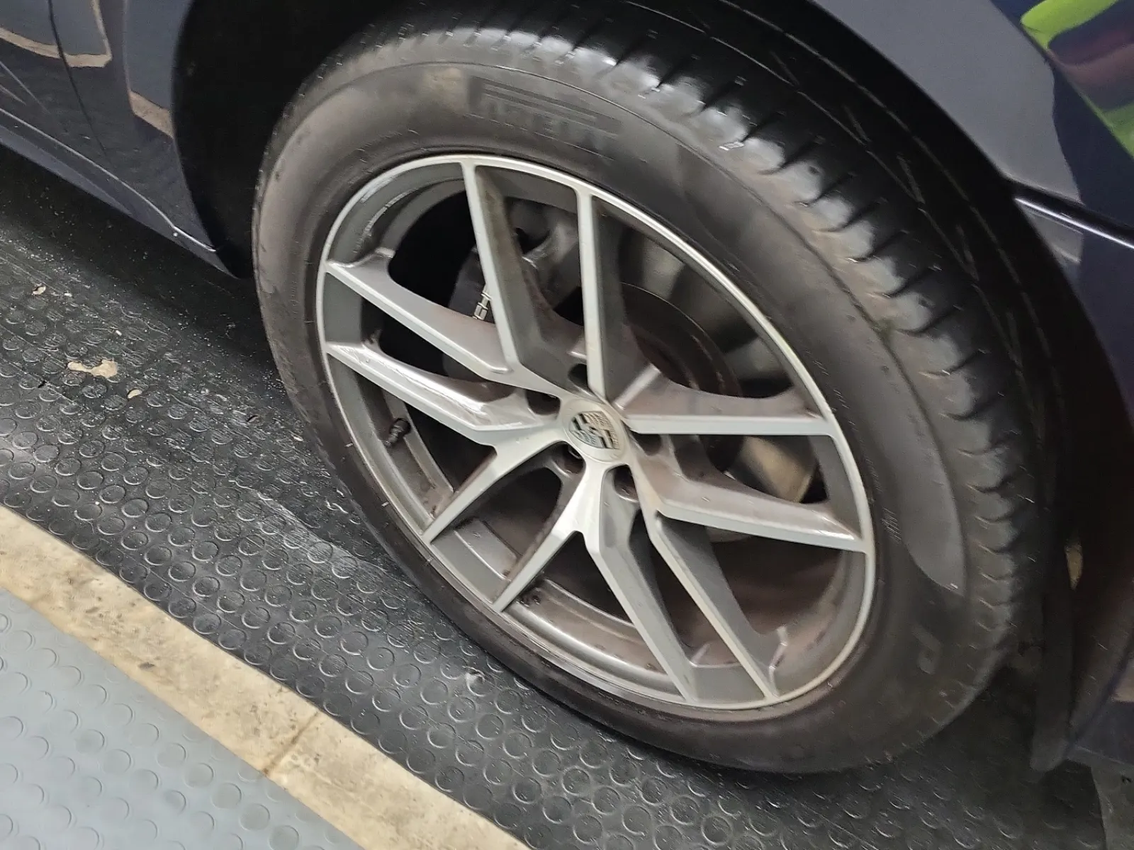 Right Front Wheel/Tire Photo