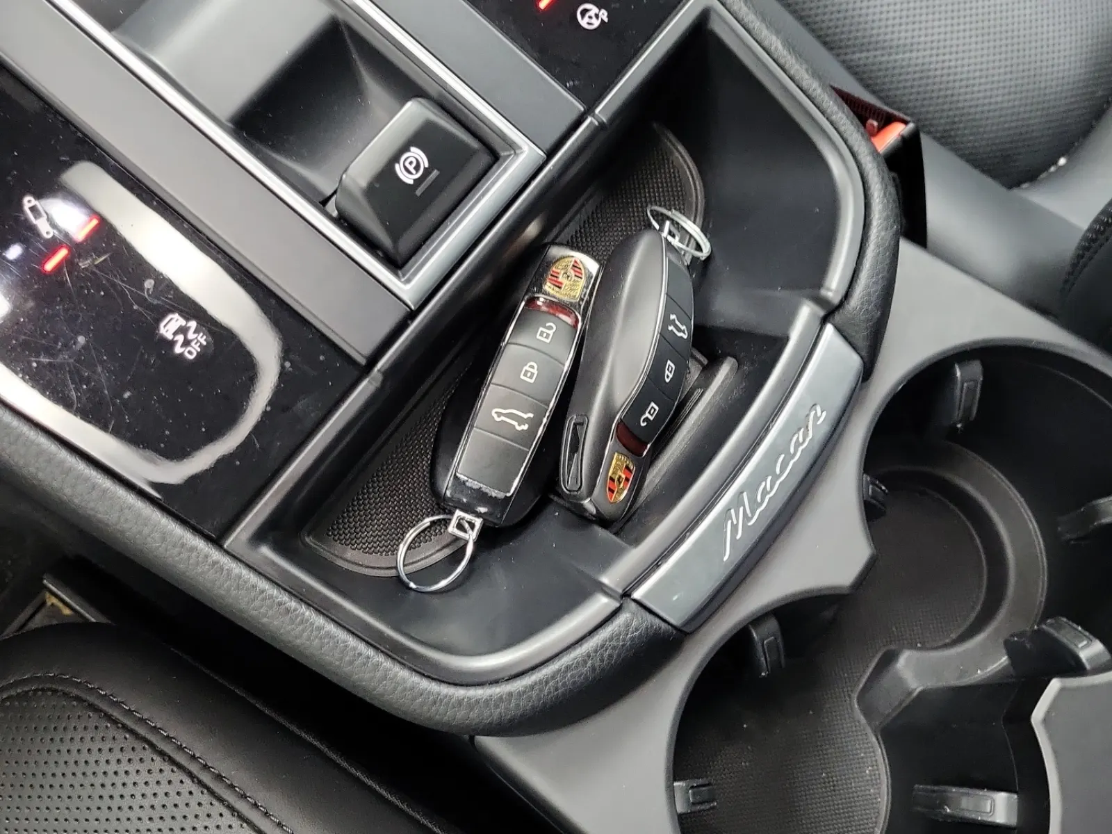 Keys/Fobs/Manual Photo