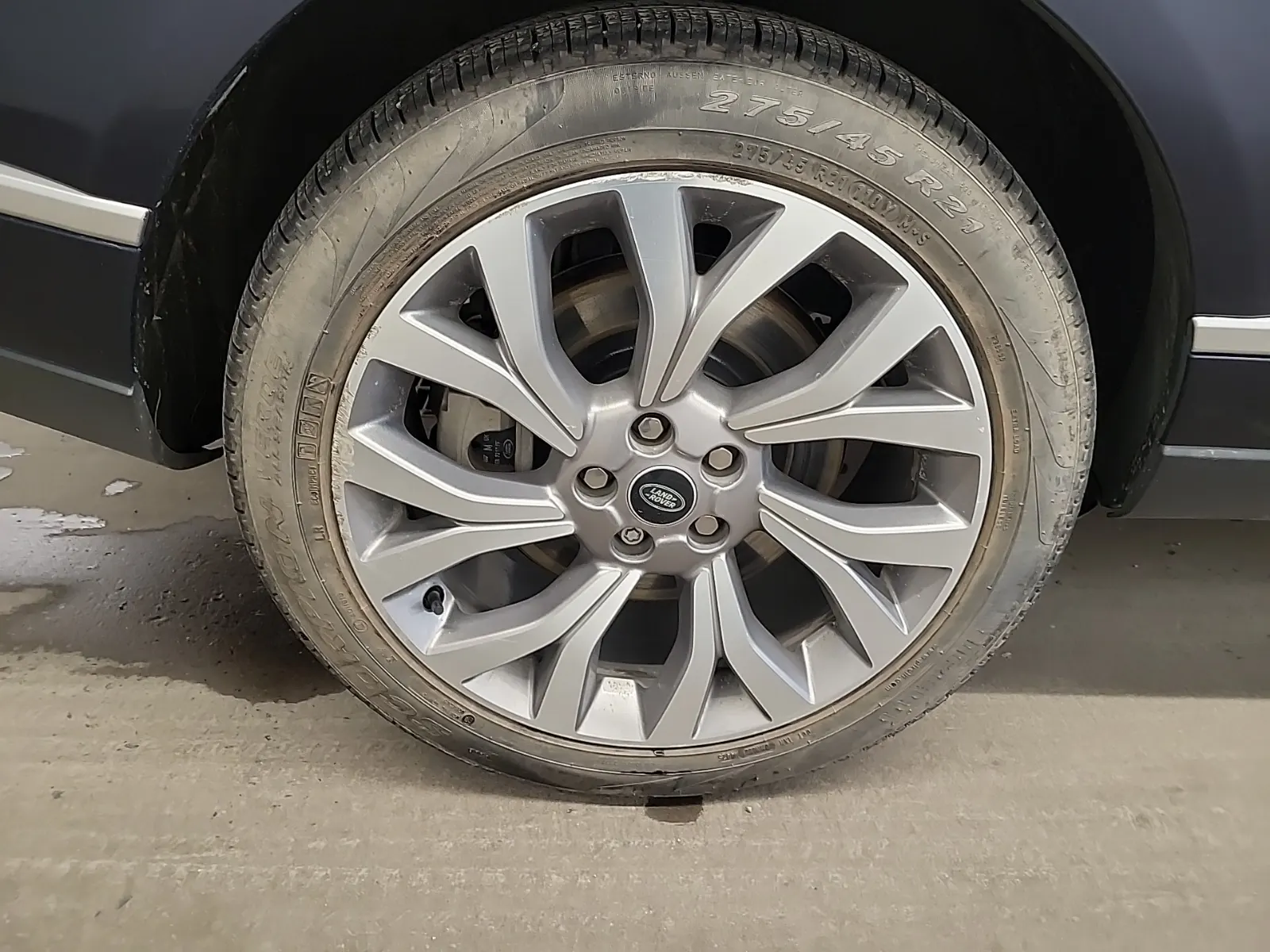Right Rear Wheel/Tire Photo
