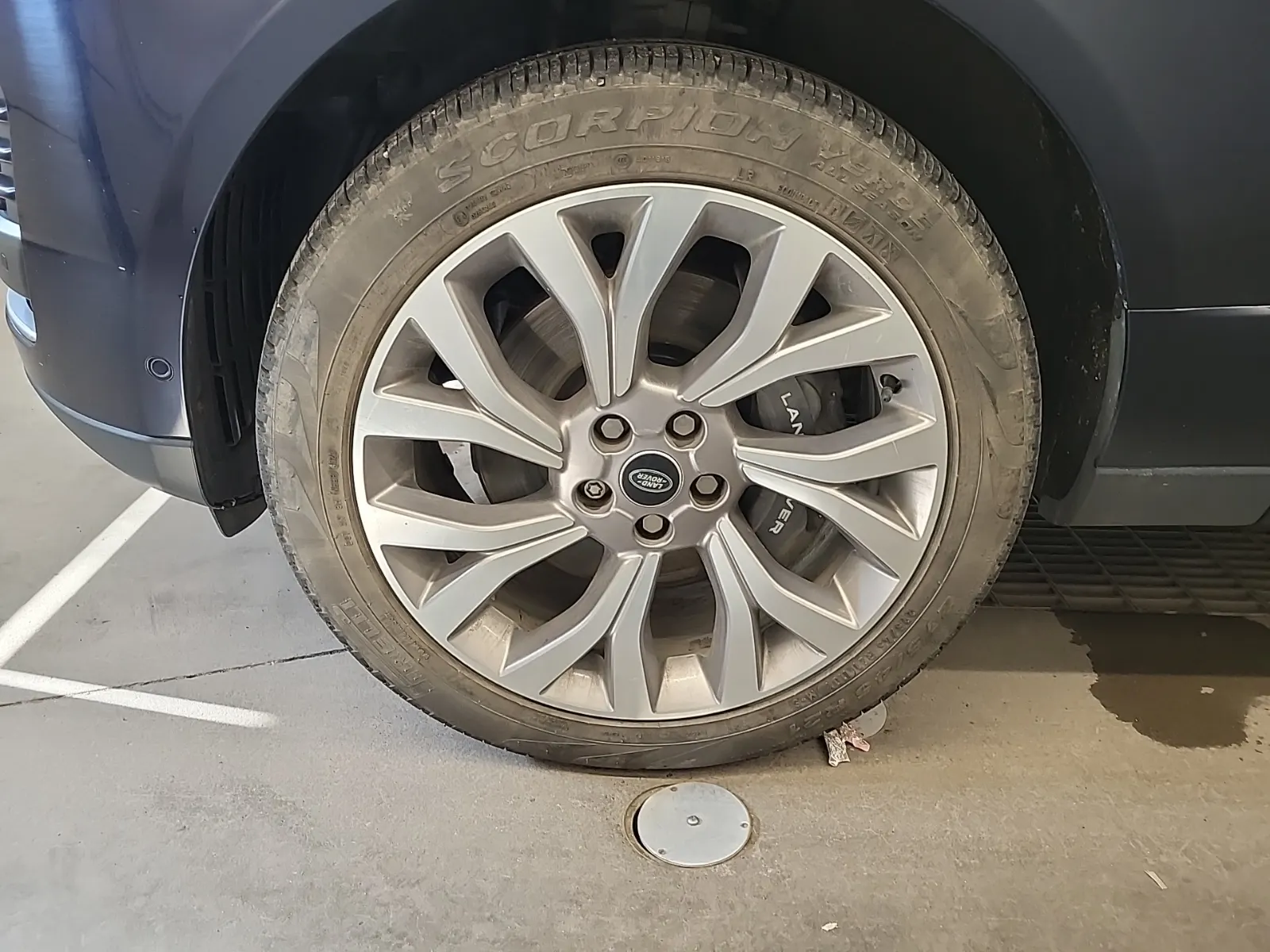 Front driver wheel/tire photo
