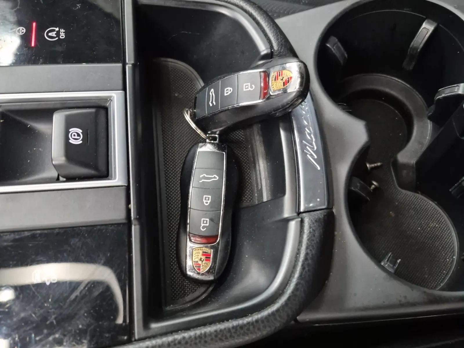 Keys/Fobs/Manual Photo