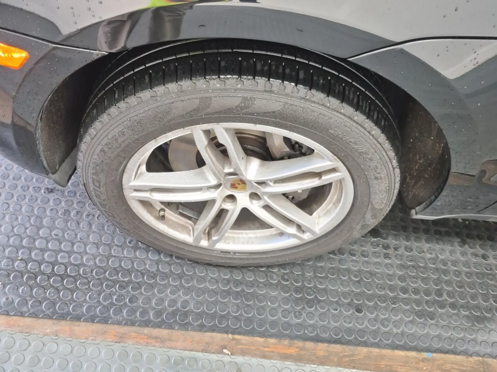 Front driver wheel/tire photo