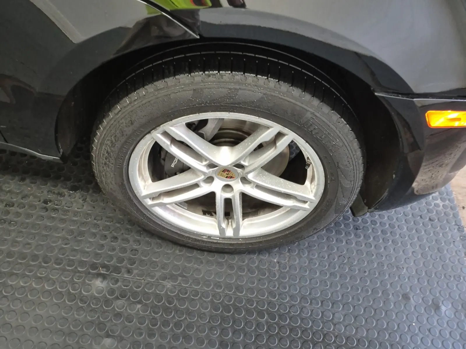 Right Front Wheel/Tire Photo