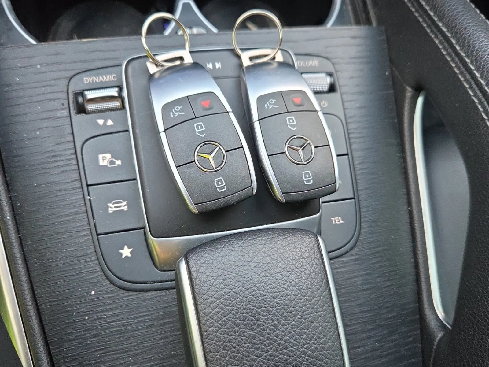 Keys/Fobs/Manual Photo