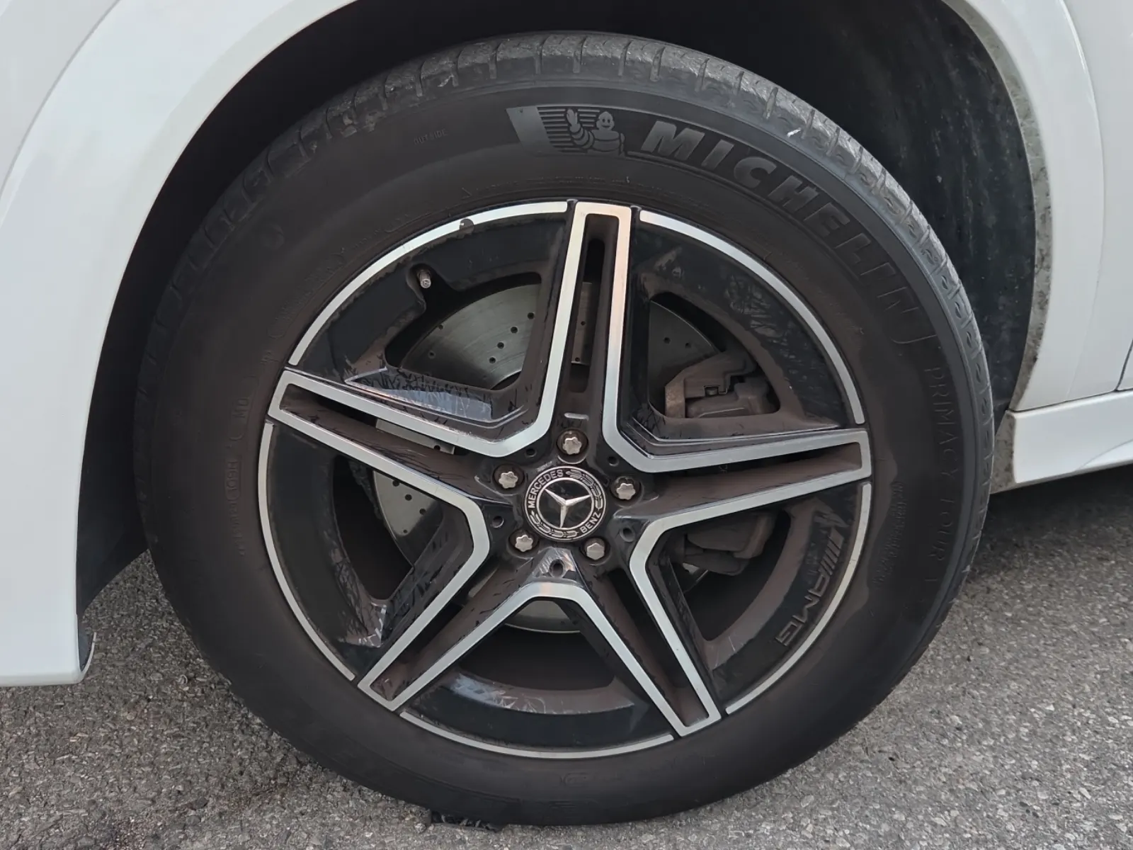 Front driver wheel/tire photo