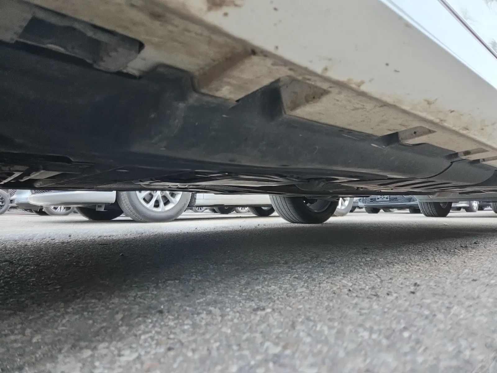 Undercarriage - Driver Photo