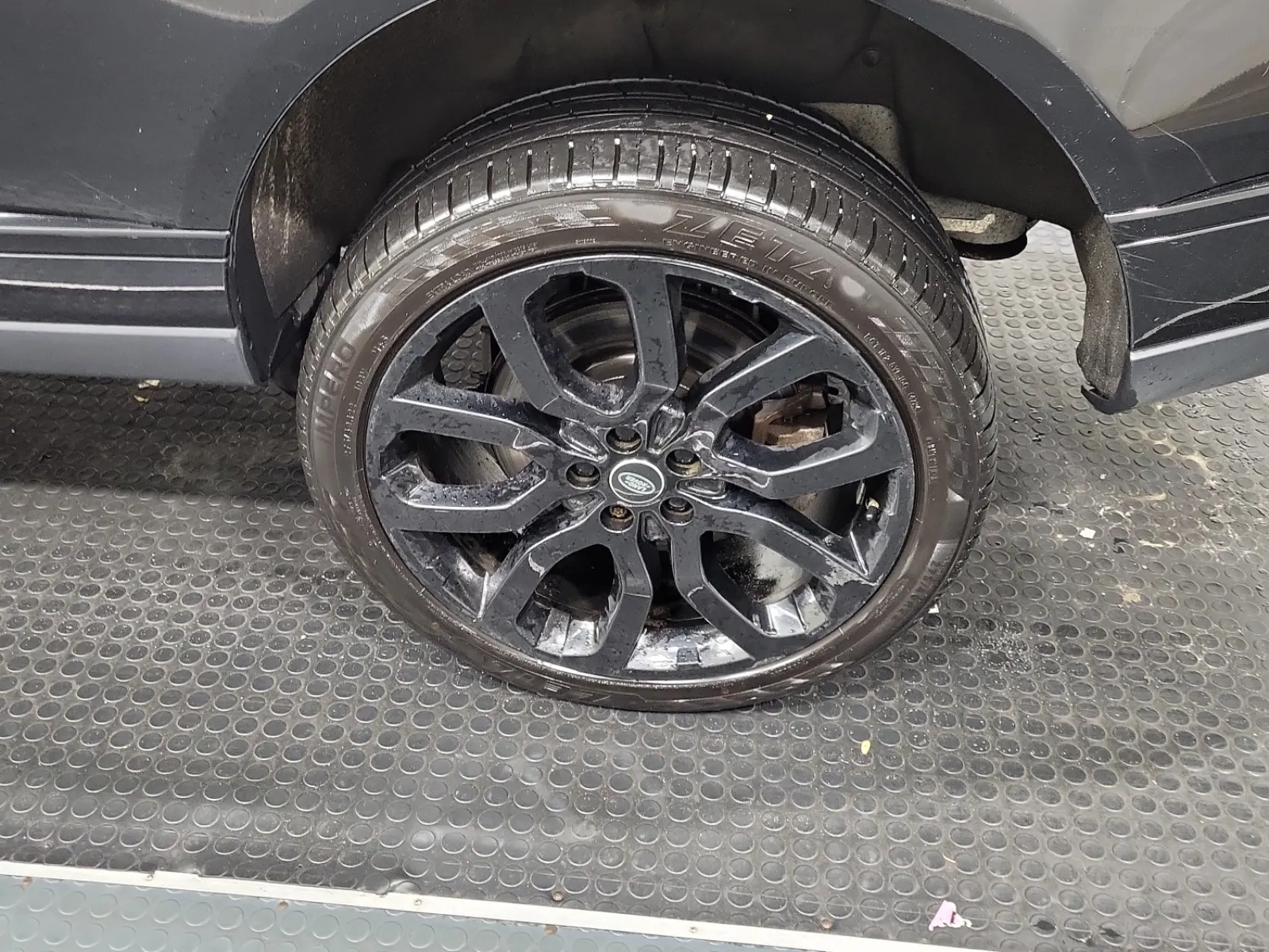 Left Rear Wheel/Tire Photo