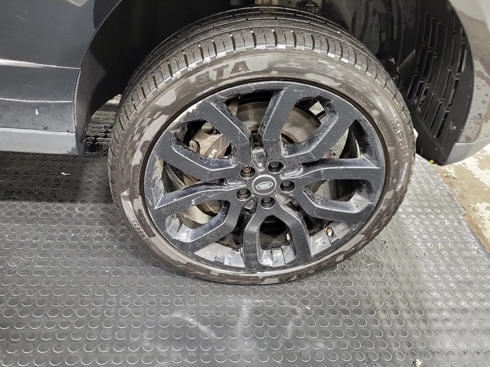 Right Front Wheel/Tire Photo
