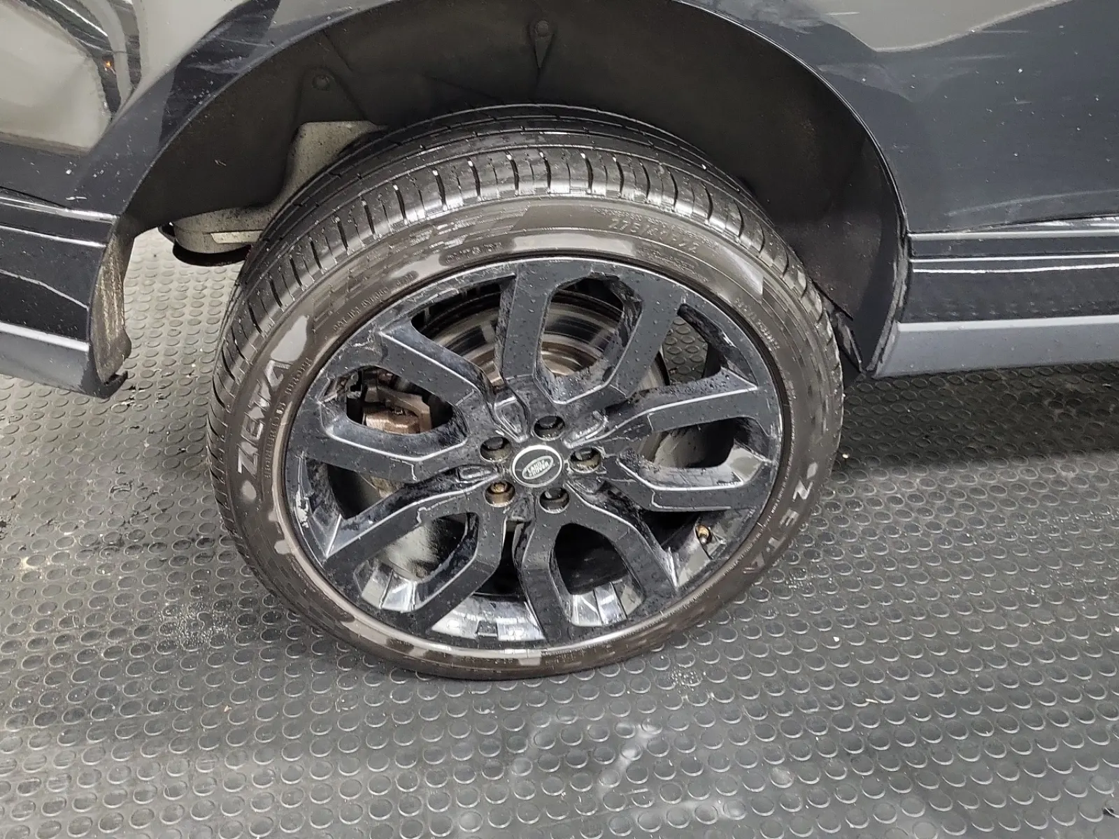 Right Rear Wheel/Tire Photo