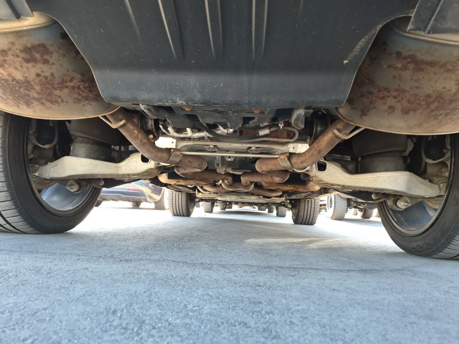 Undercarriage - Rear Photo