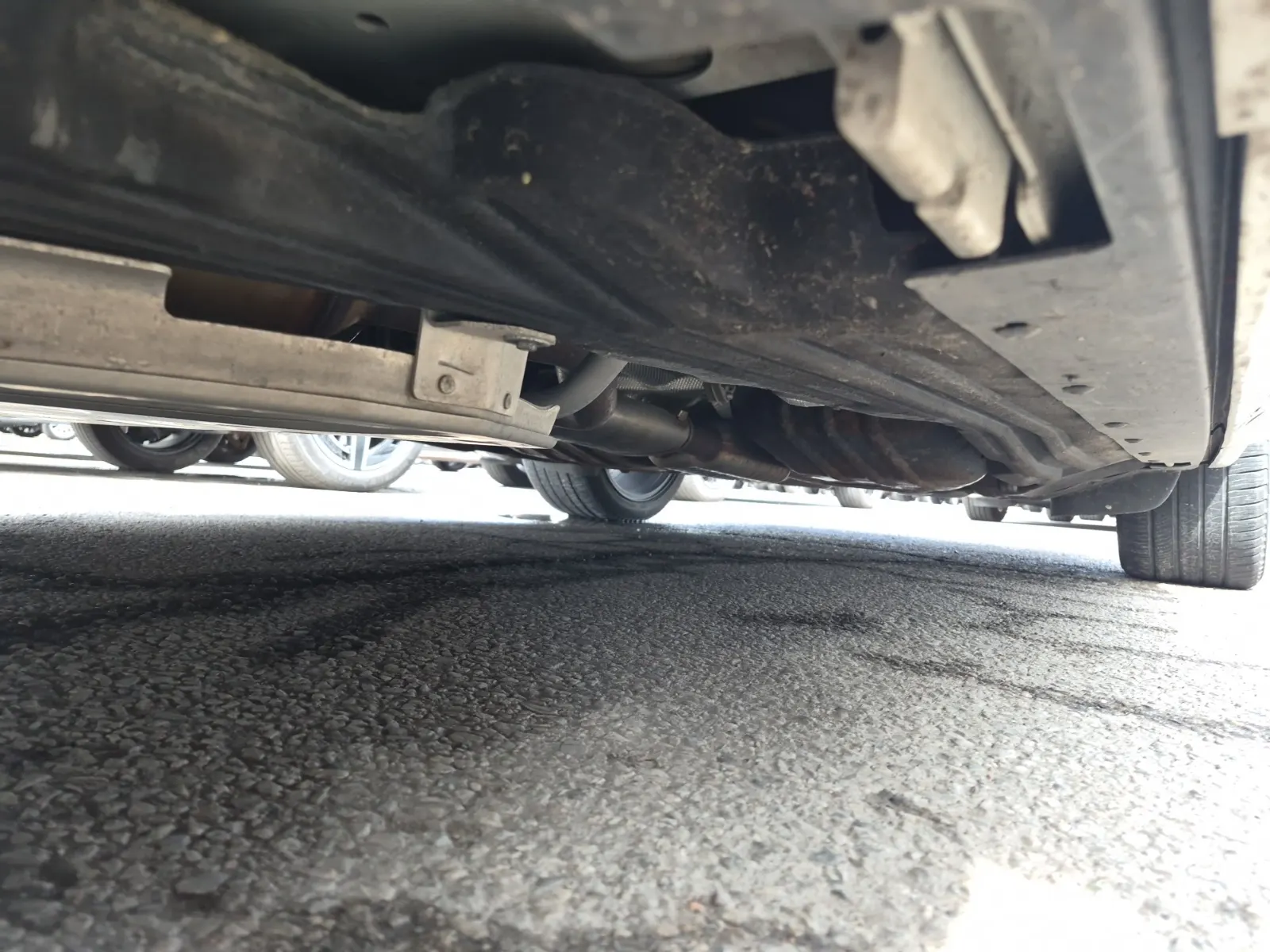 Undercarriage - Driver Photo