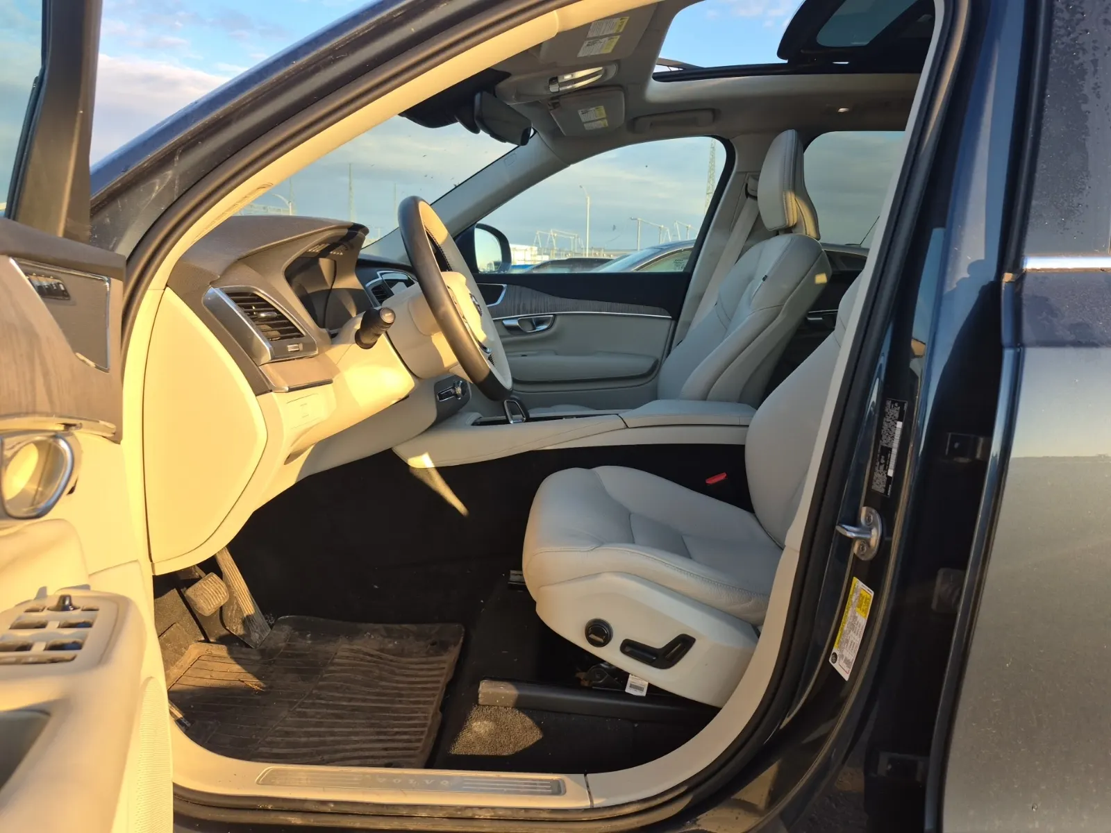 Front Interior Photo
