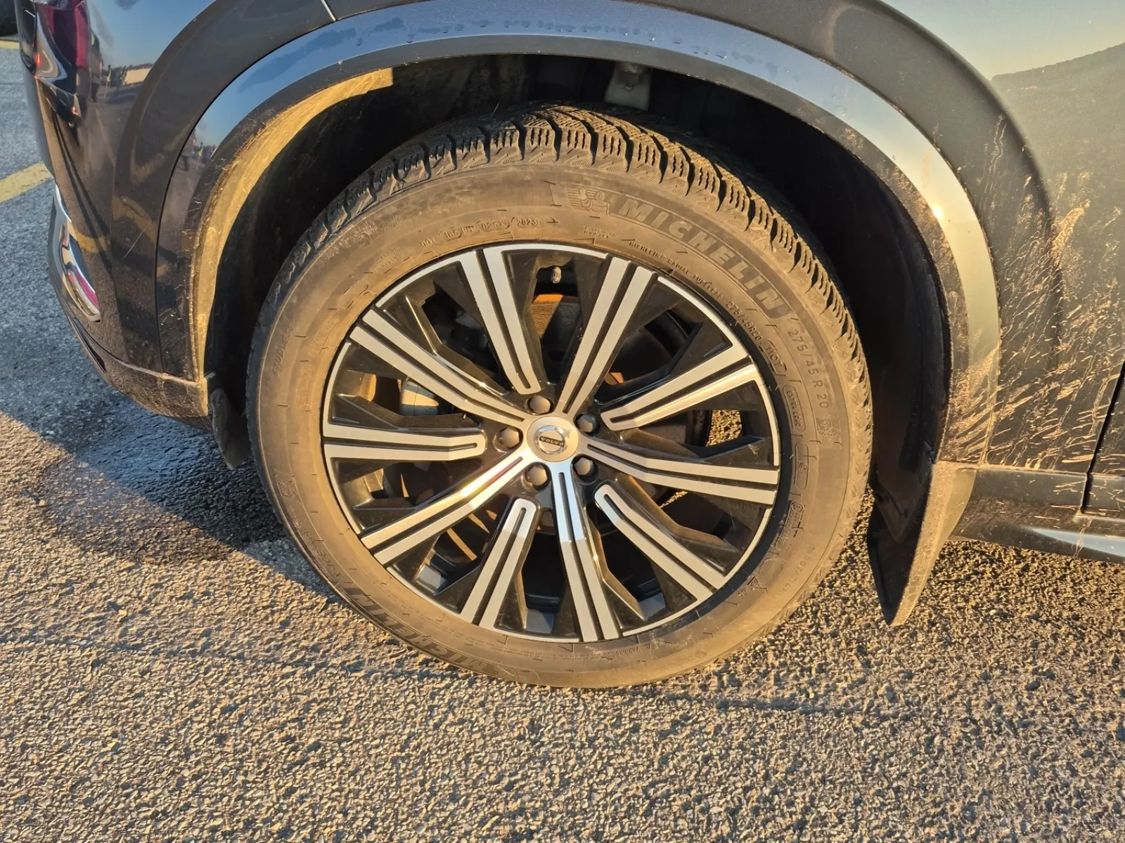 Front driver wheel/tire photo