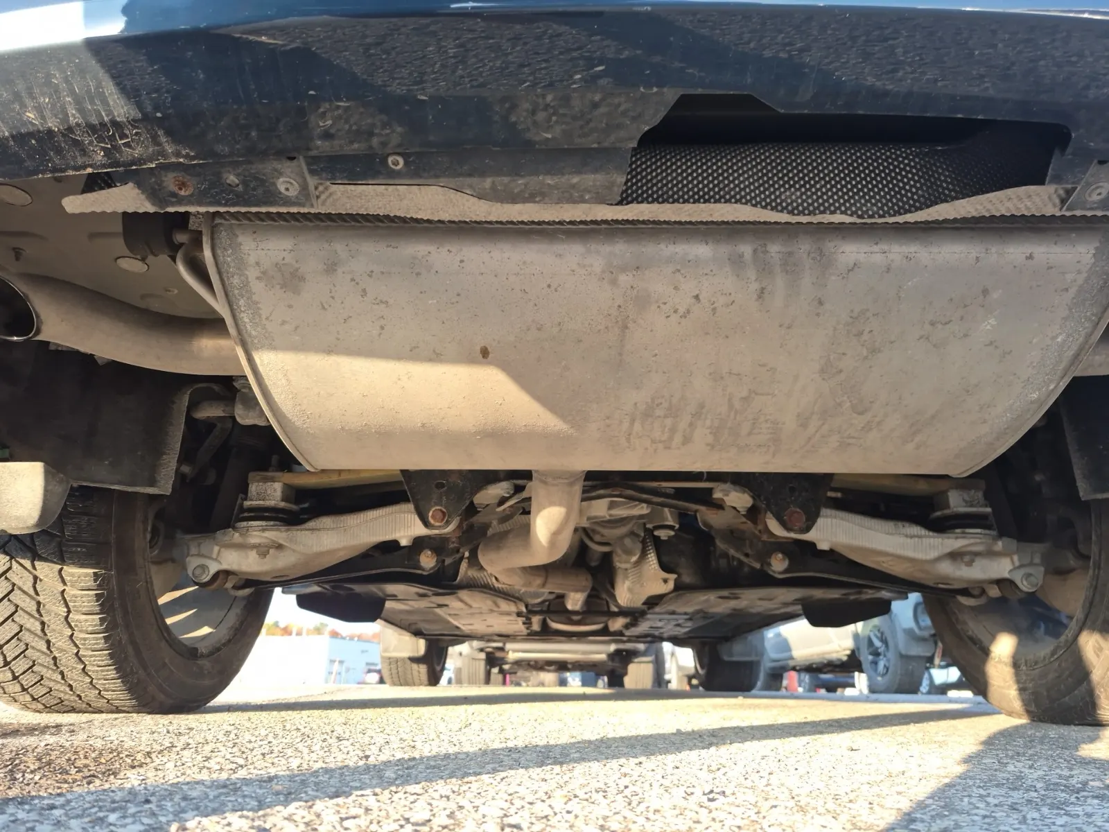 Undercarriage - Rear Photo