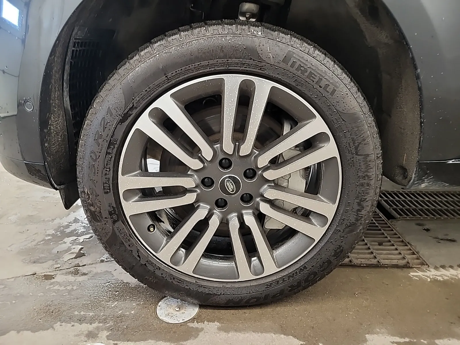 Front driver wheel/tire photo