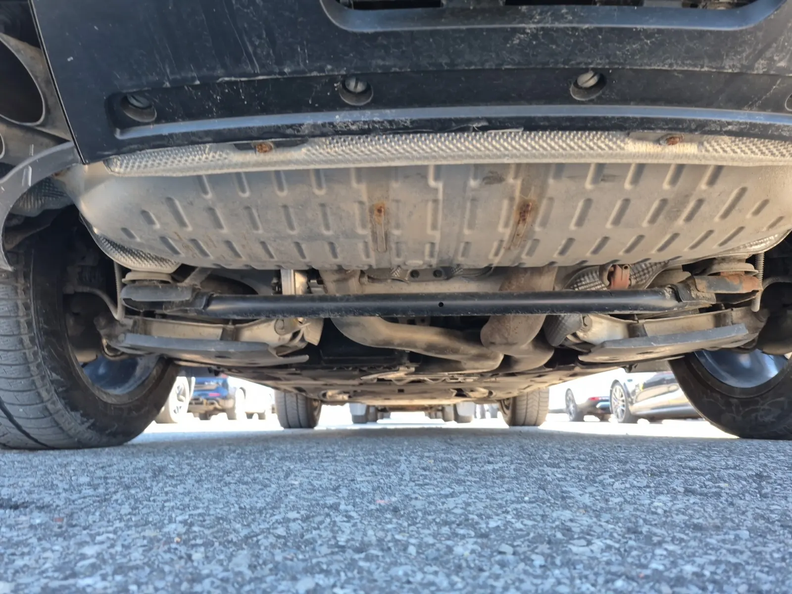 Undercarriage - Rear Photo