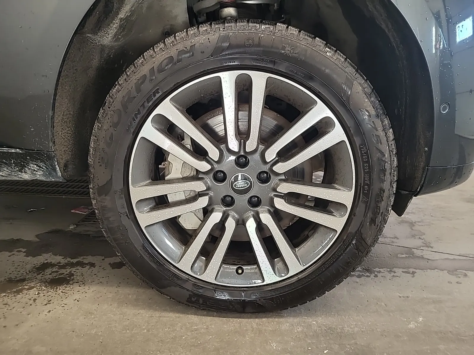 Right Front Wheel/Tire Photo