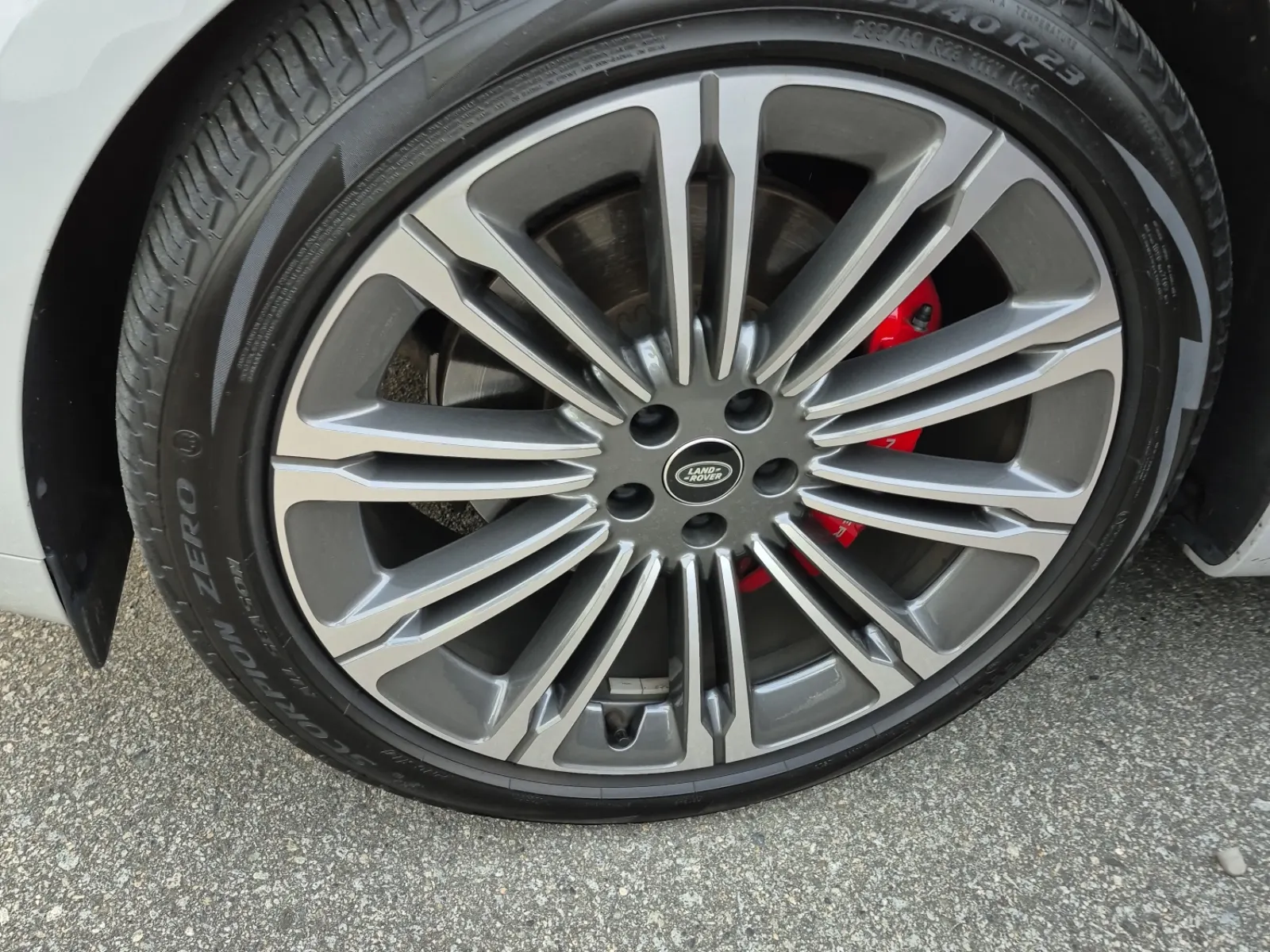 Front driver wheel/tire photo