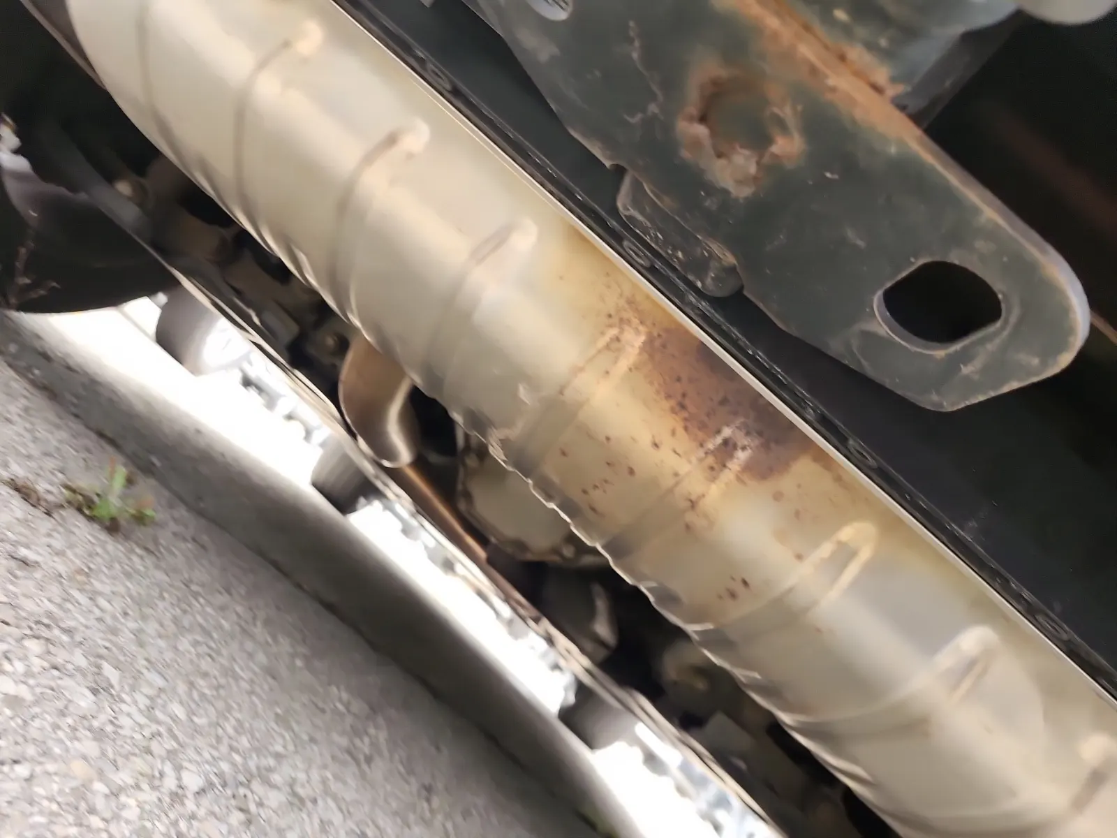 Undercarriage - Rear Photo