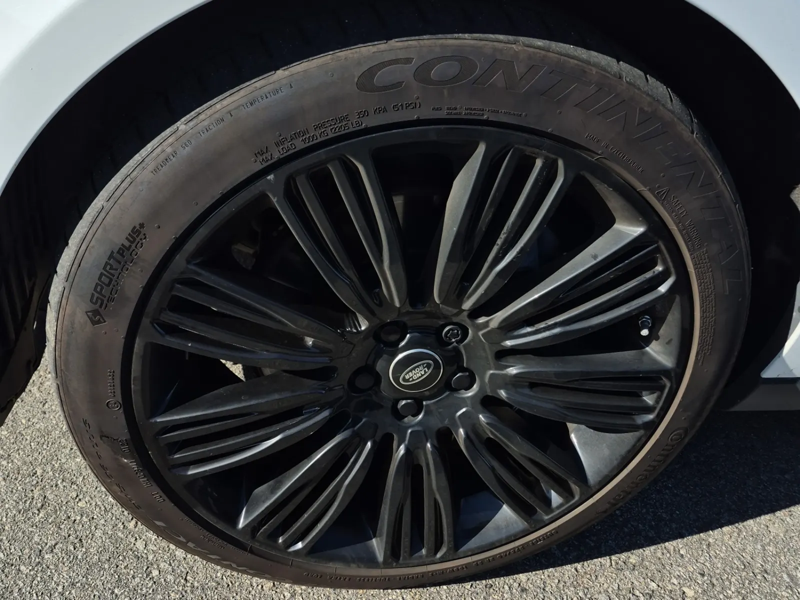 Front driver wheel/tire photo