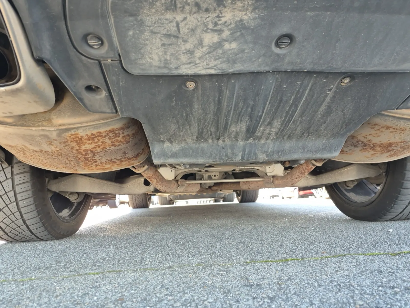 Undercarriage - Rear Photo