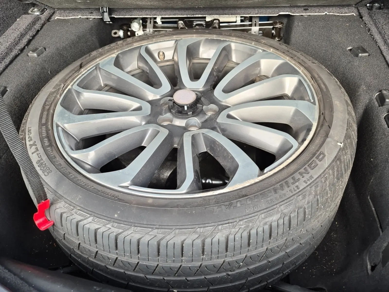 Spare Tire & Wheel Photo