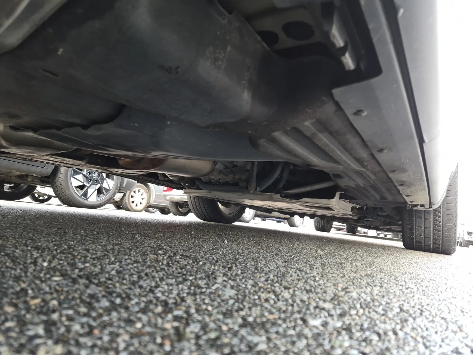 Undercarriage - Passenger Photo