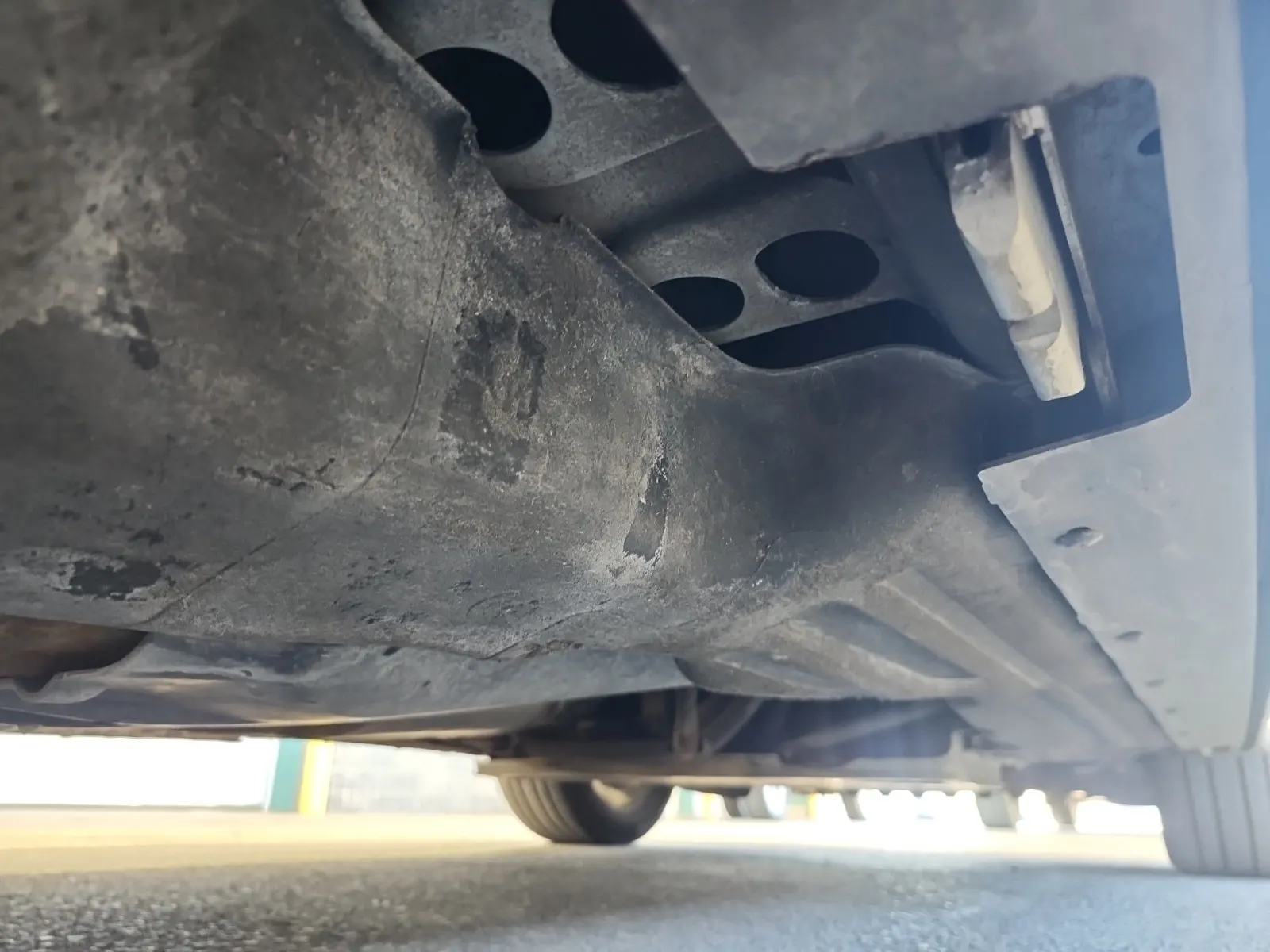Undercarriage - Passenger Photo