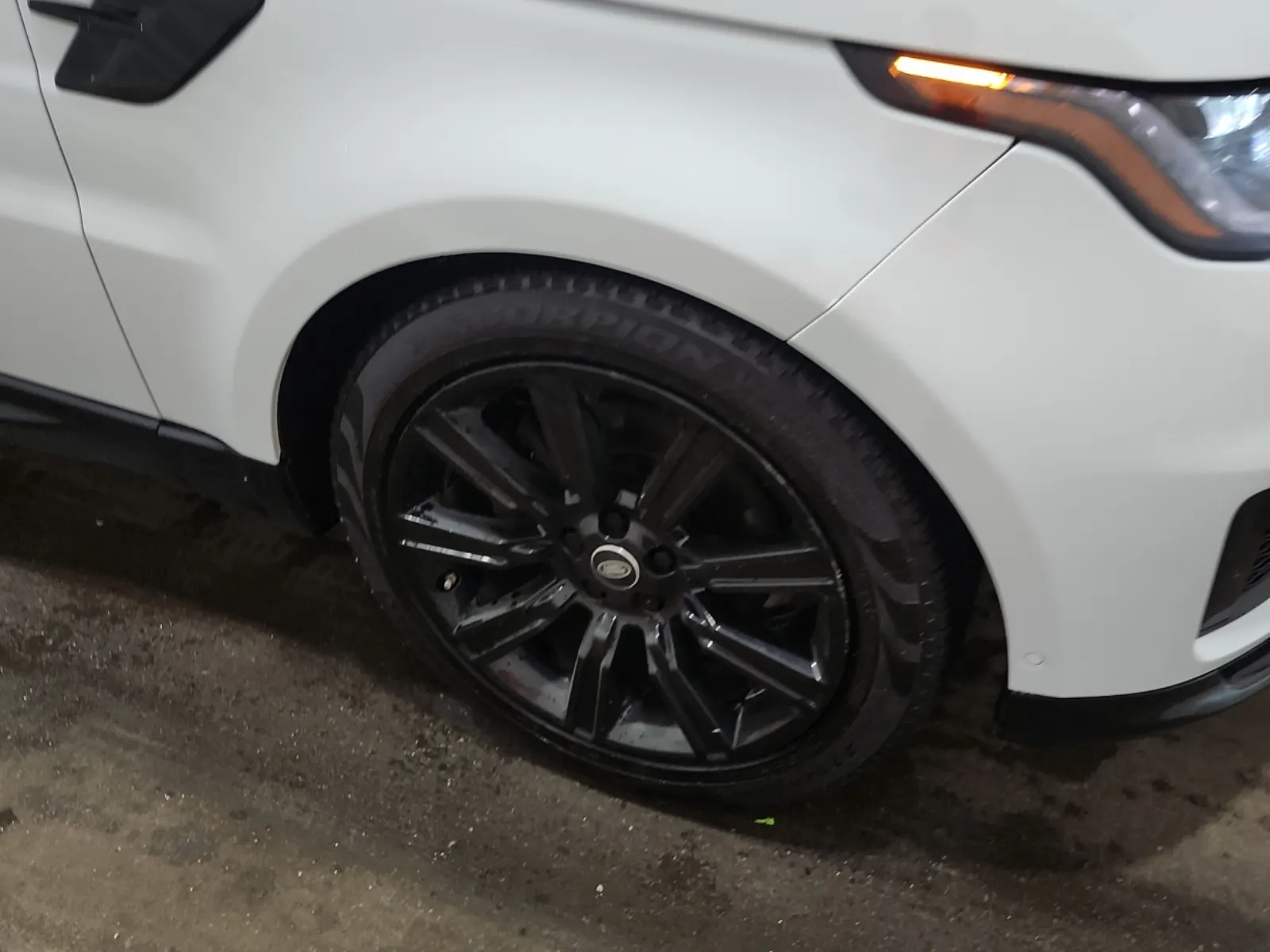 Right Front Wheel/Tire Photo