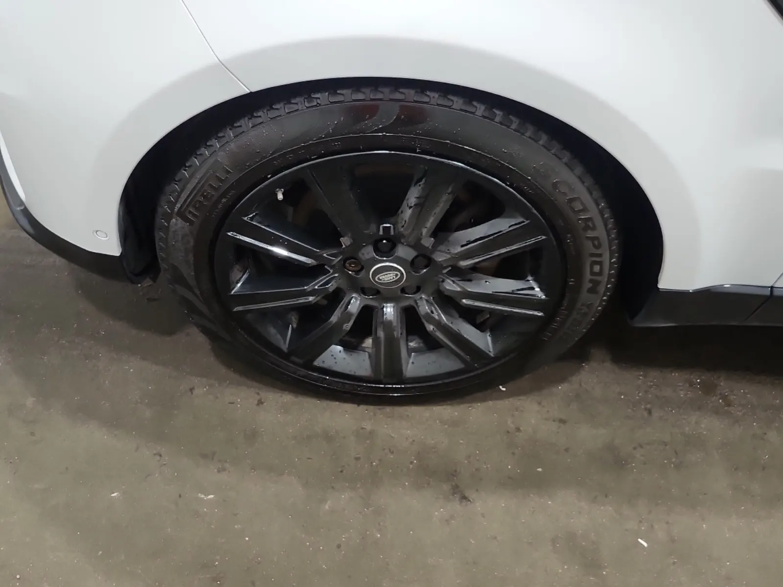 Front driver wheel/tire photo