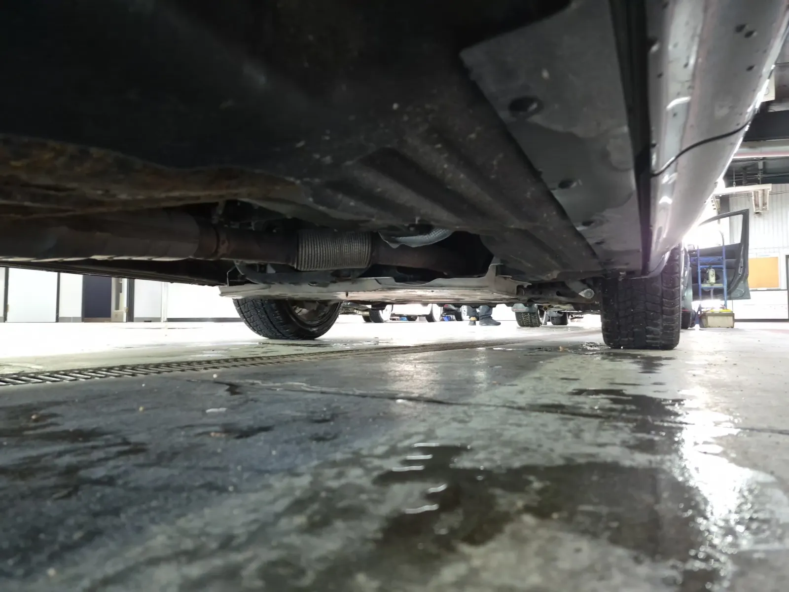Undercarriage - Passenger Photo
