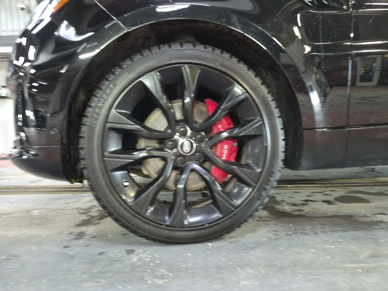 Front driver wheel/tire photo