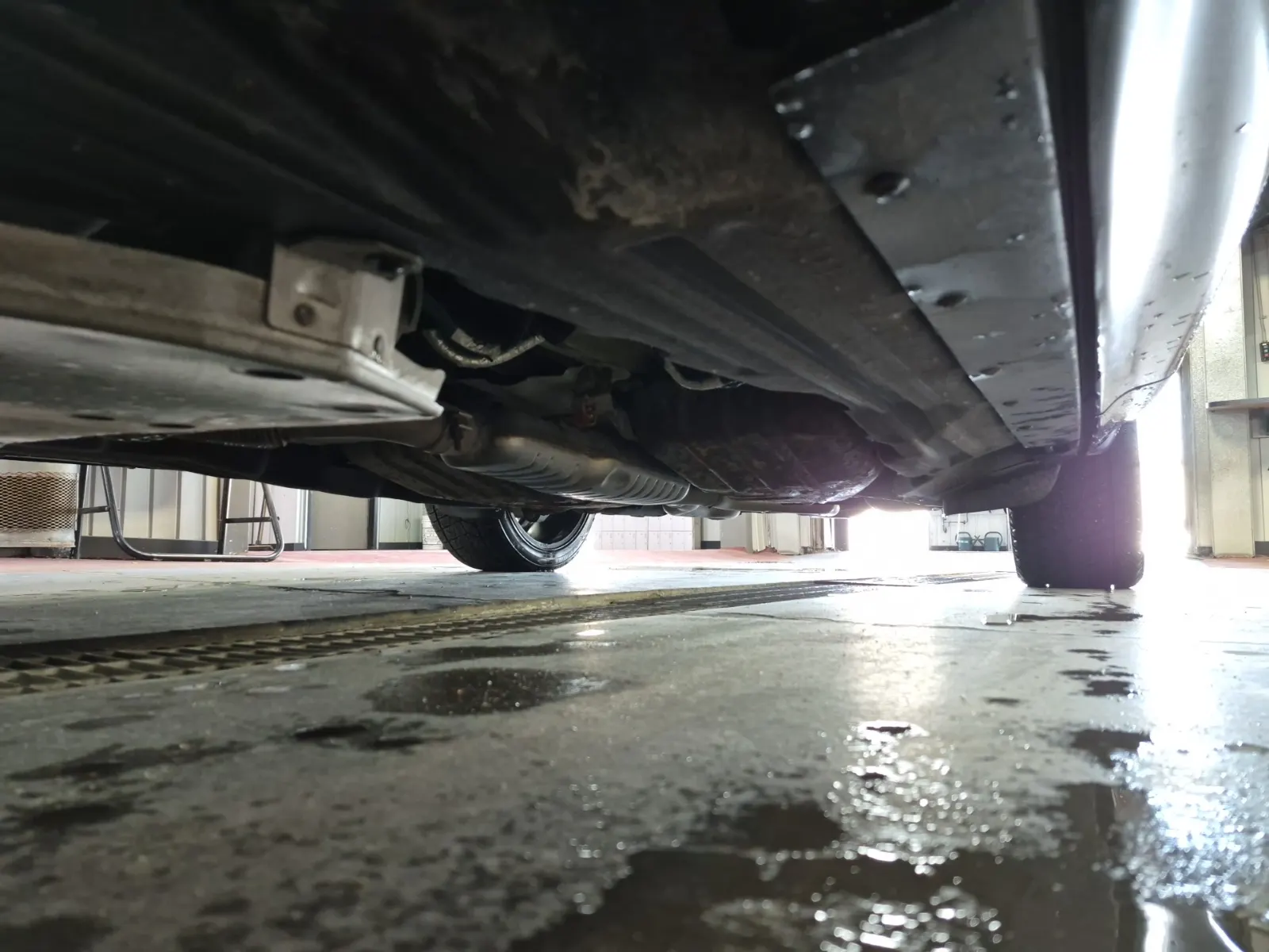 Undercarriage - Driver Photo