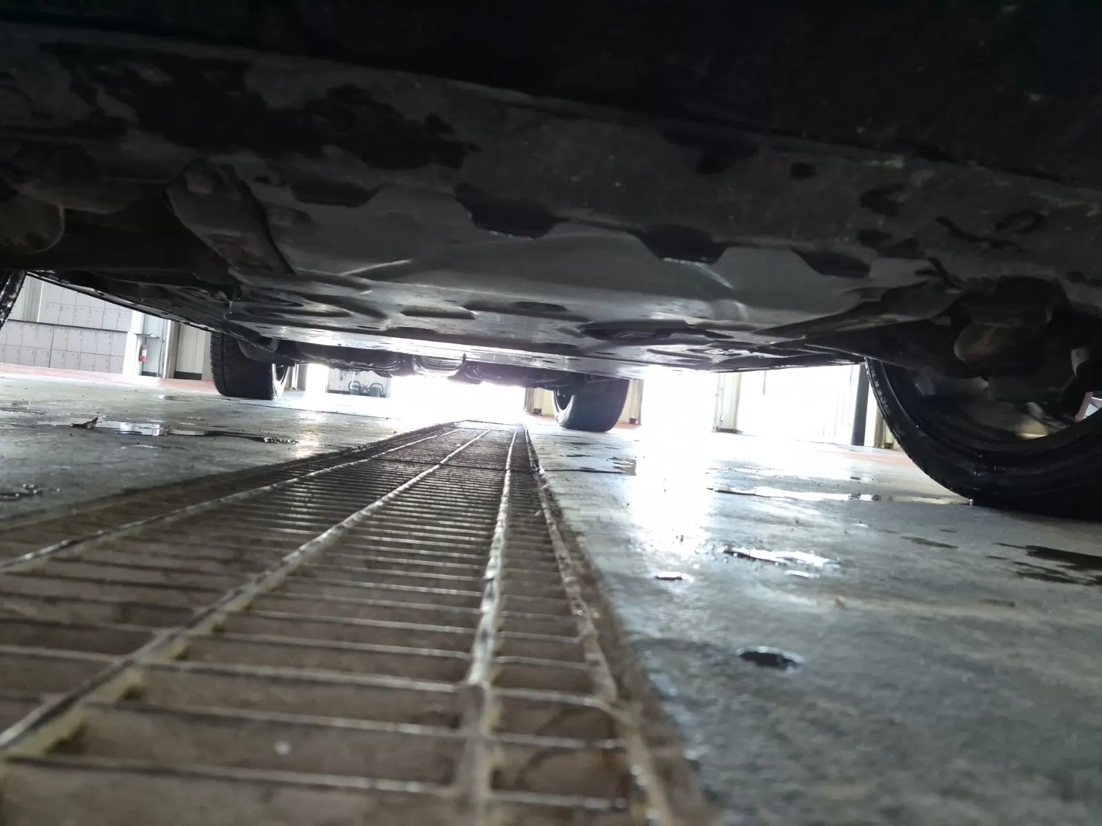 Undercarriage - Front Photo