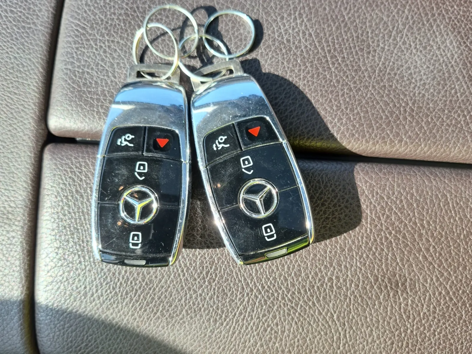 Keys/Fobs/Manual Photo
