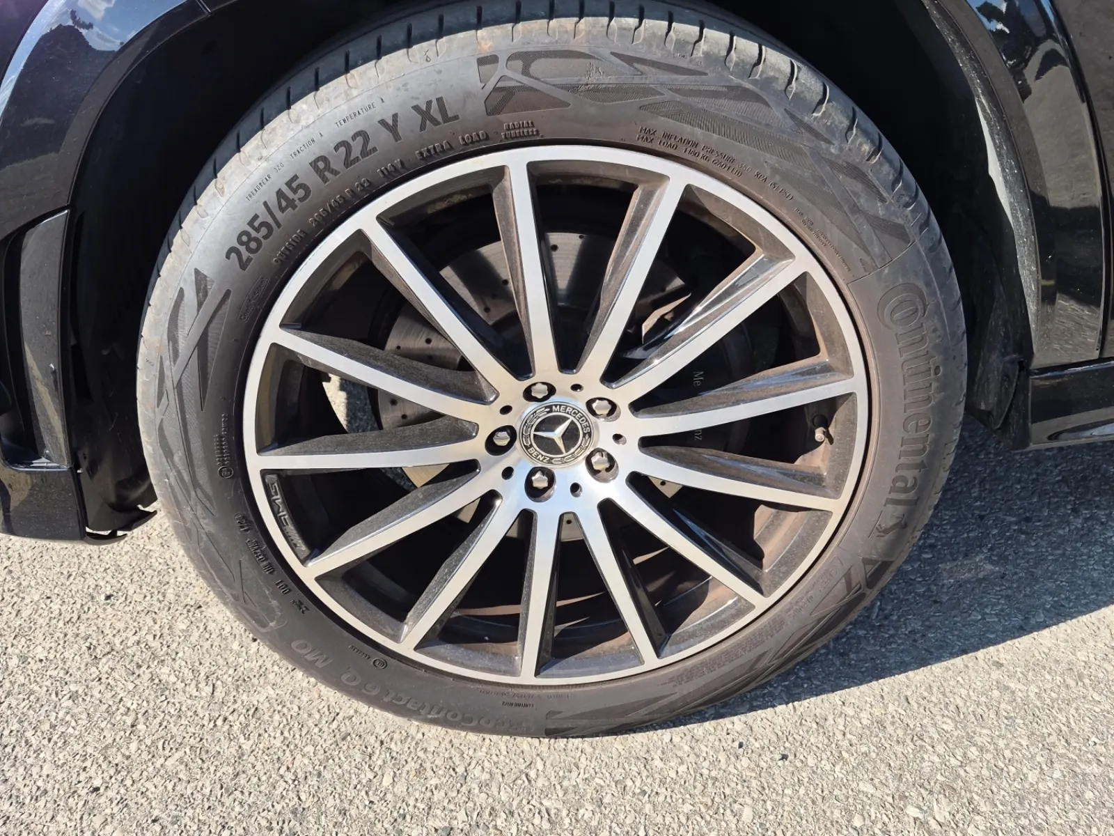 Front driver wheel/tire photo