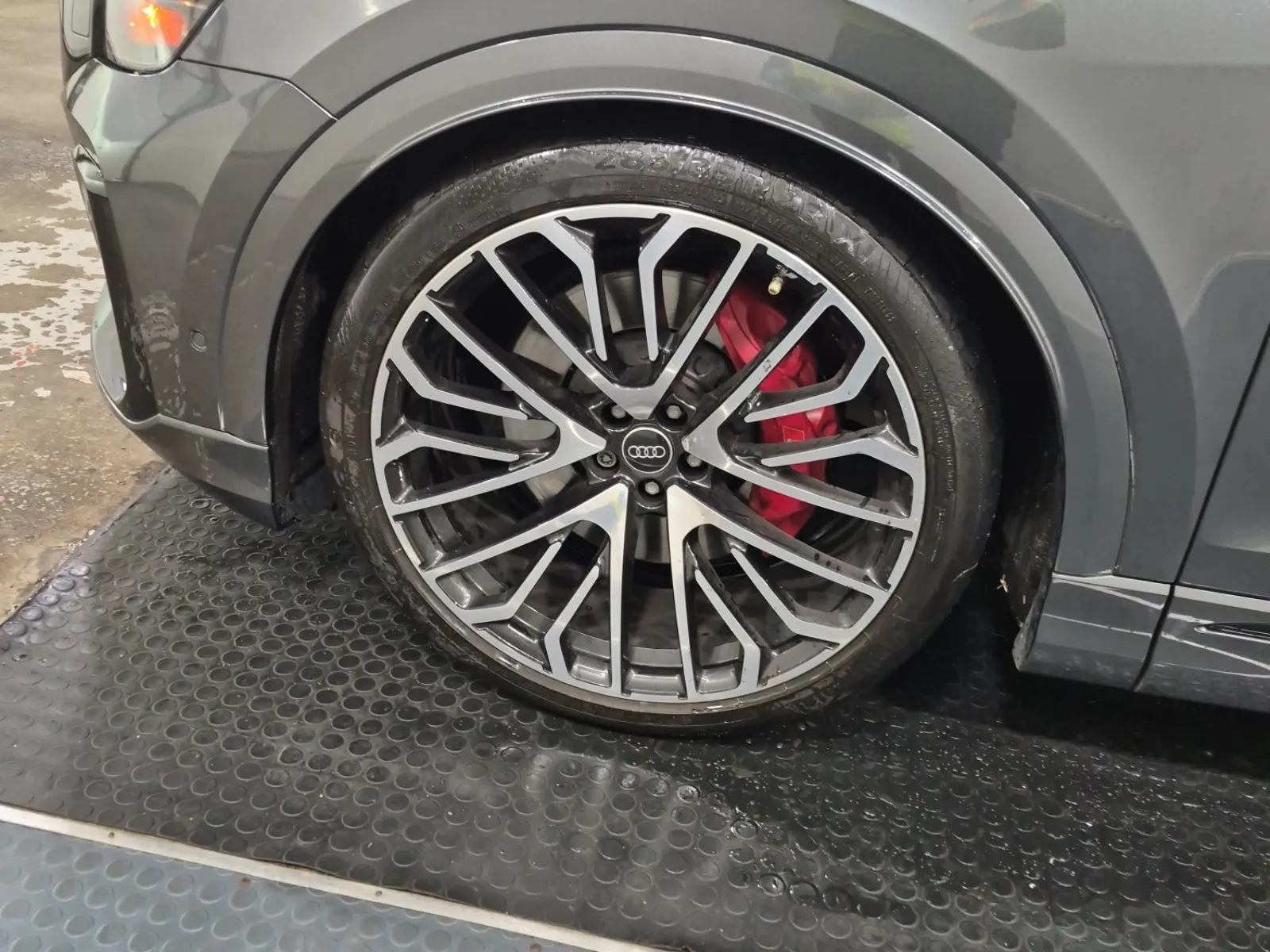 Front driver wheel/tire photo