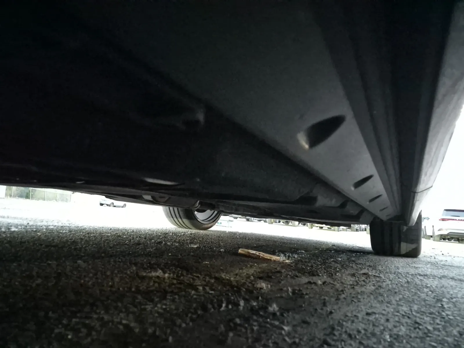 Undercarriage - Passenger Photo