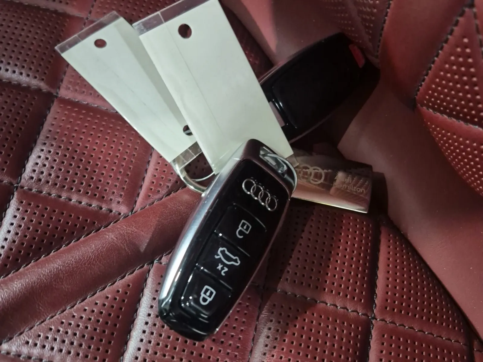 Keys/Fobs/Manual Photo