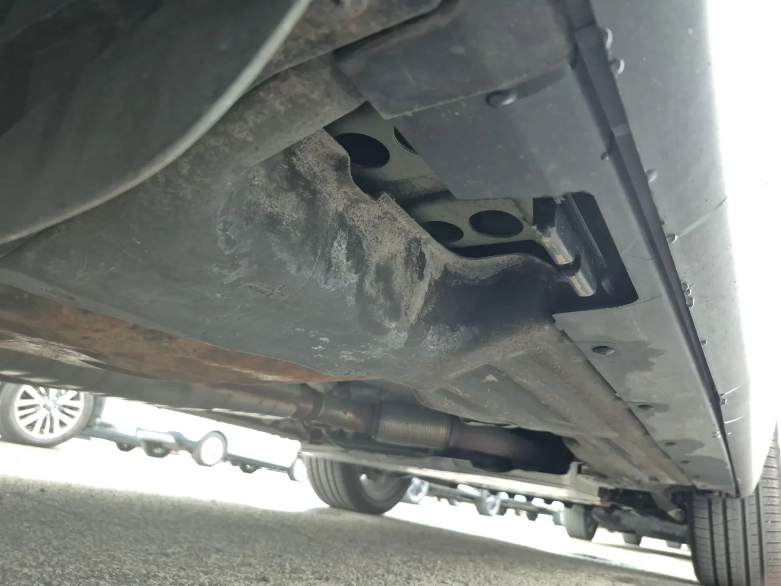 Undercarriage - Passenger Photo