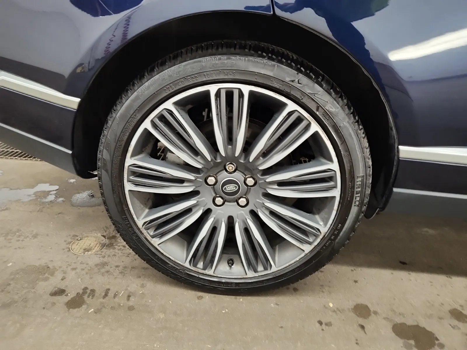 Right Rear Wheel/Tire Photo